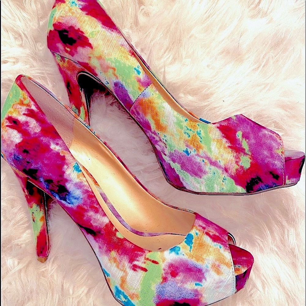 GUESS high heels